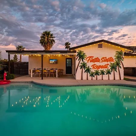 Gorgeous 4-Bed Home With Golf, Pool, & Hot Tub!